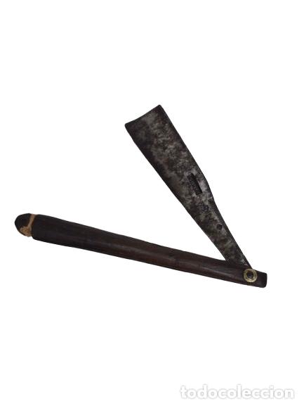 Antig&uuml;edades: Navaja de Afeitar Recta o de Barbero -Marcada &rdquo;Barna&rdquo; - Sello en Forma de Corona, &rdquo;Z&rdquo; -S. XVII-XVIII
