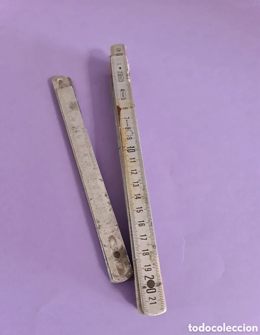 Antiquit&auml;ten: Dos antiguos metros de aluminio, desplegables.
