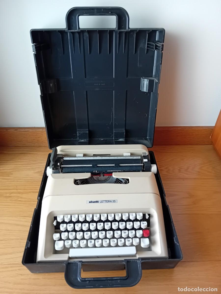 Antig&uuml;edades: M&aacute;quina de escribir Olivetti Lettera 35 con teclado HCESAR para coleccionistas.