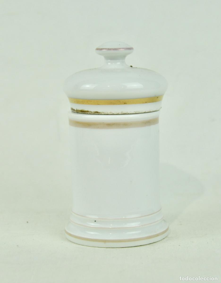 Antiguidades: Bote de farmacia peque&ntilde;o blanco y dorado