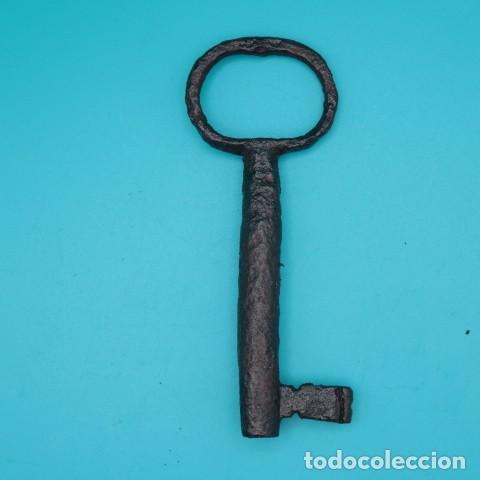 Antig&uuml;edades: Llave antigua de hierro forjado 13 cm &ndash; Llave r&uacute;stica original con p&aacute;tina negra &ndash; Cerrajer&iacute;a antigua