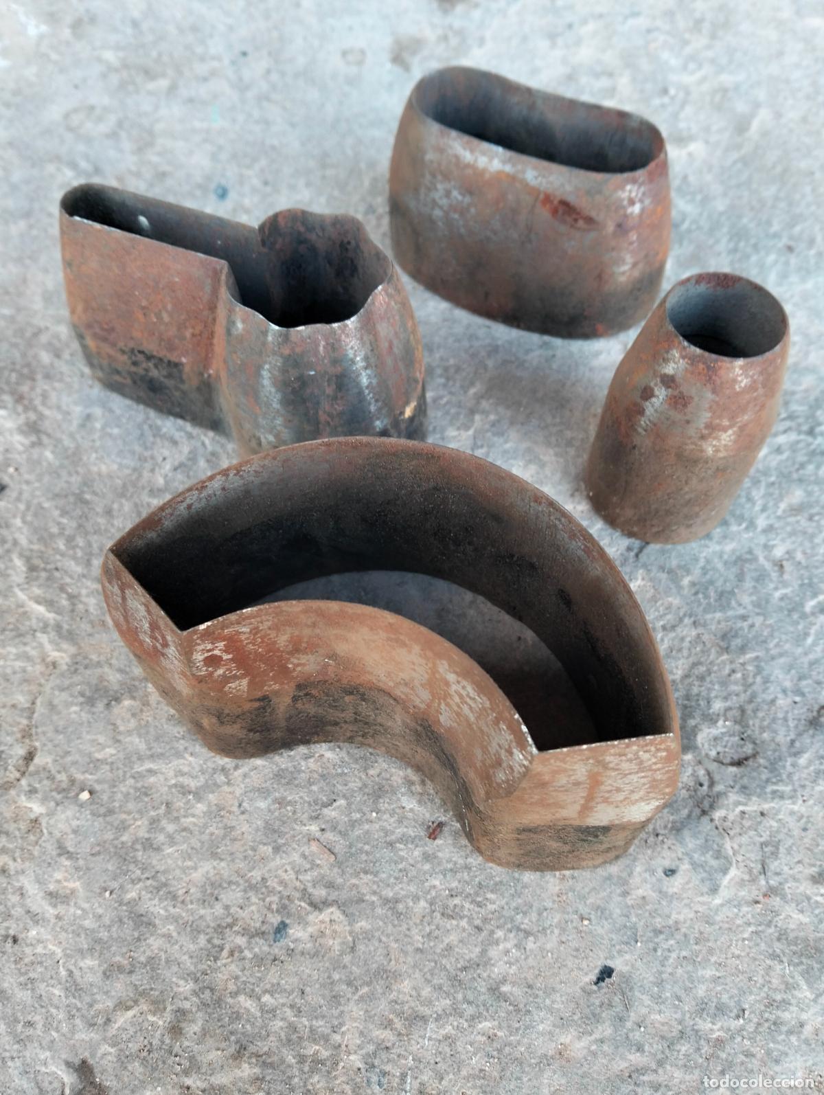 Antig&uuml;edades: Lote piezas de hierro de maquinaria de fabrica de sifones antigua corta-chapas formas a&ntilde;os 50