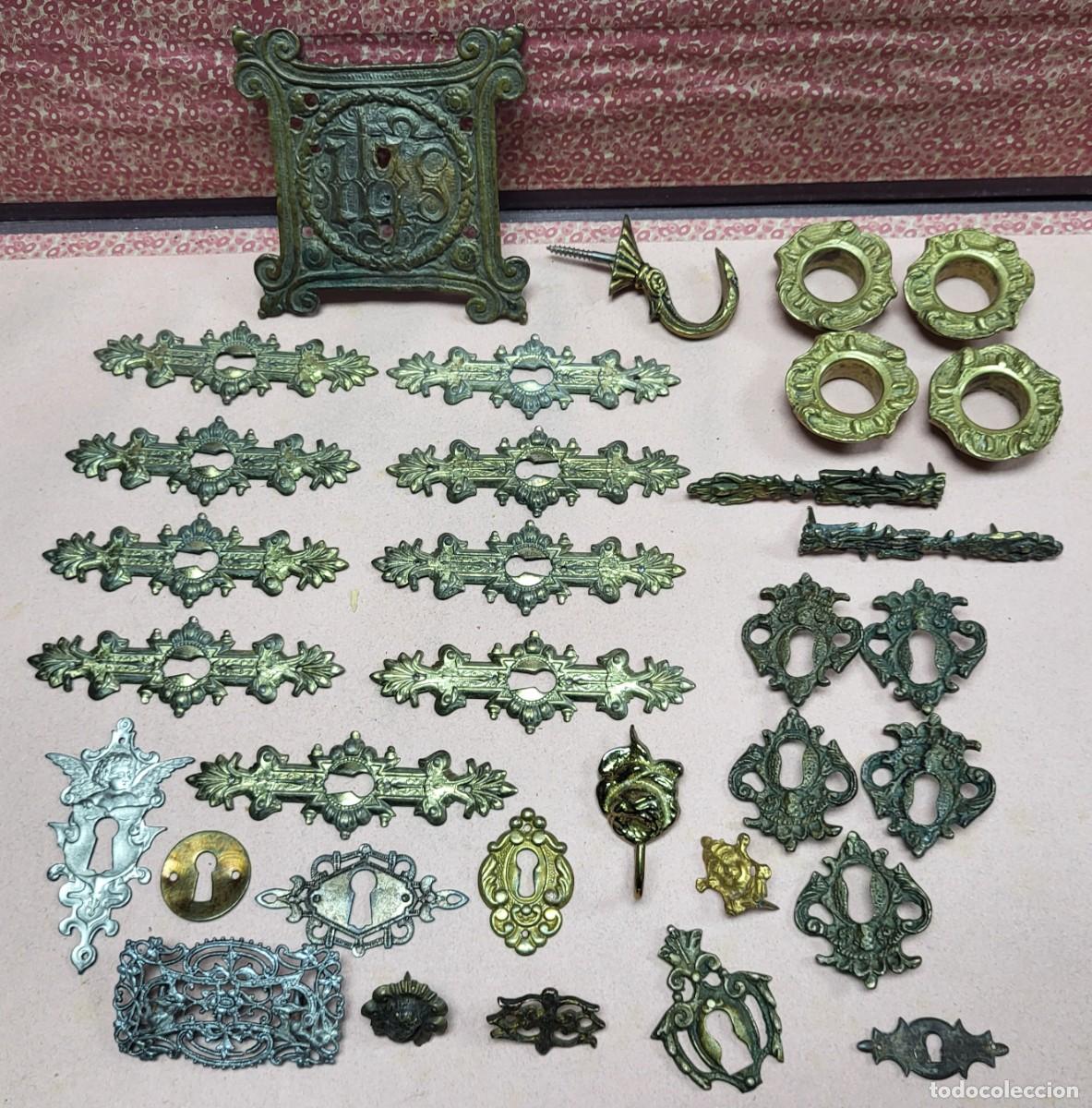 Antig&uuml;edades: LOTE HERRAJES BOCALLAVES ADORNOS BRONCE LATON MUEBLE ANTIGUO