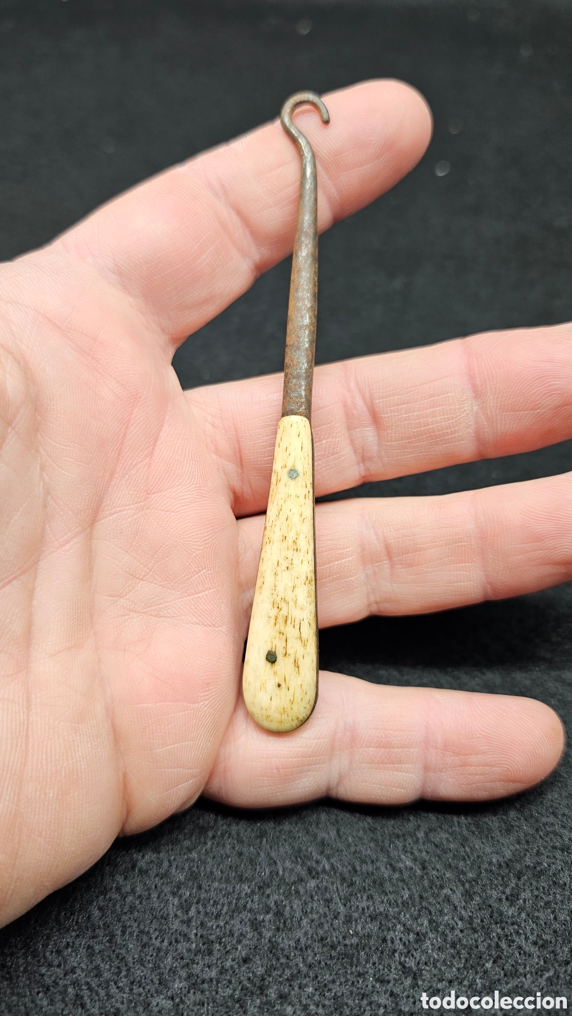 Antig&uuml;edades: Antiguo gancho para ajustar cordones con mango de hueso