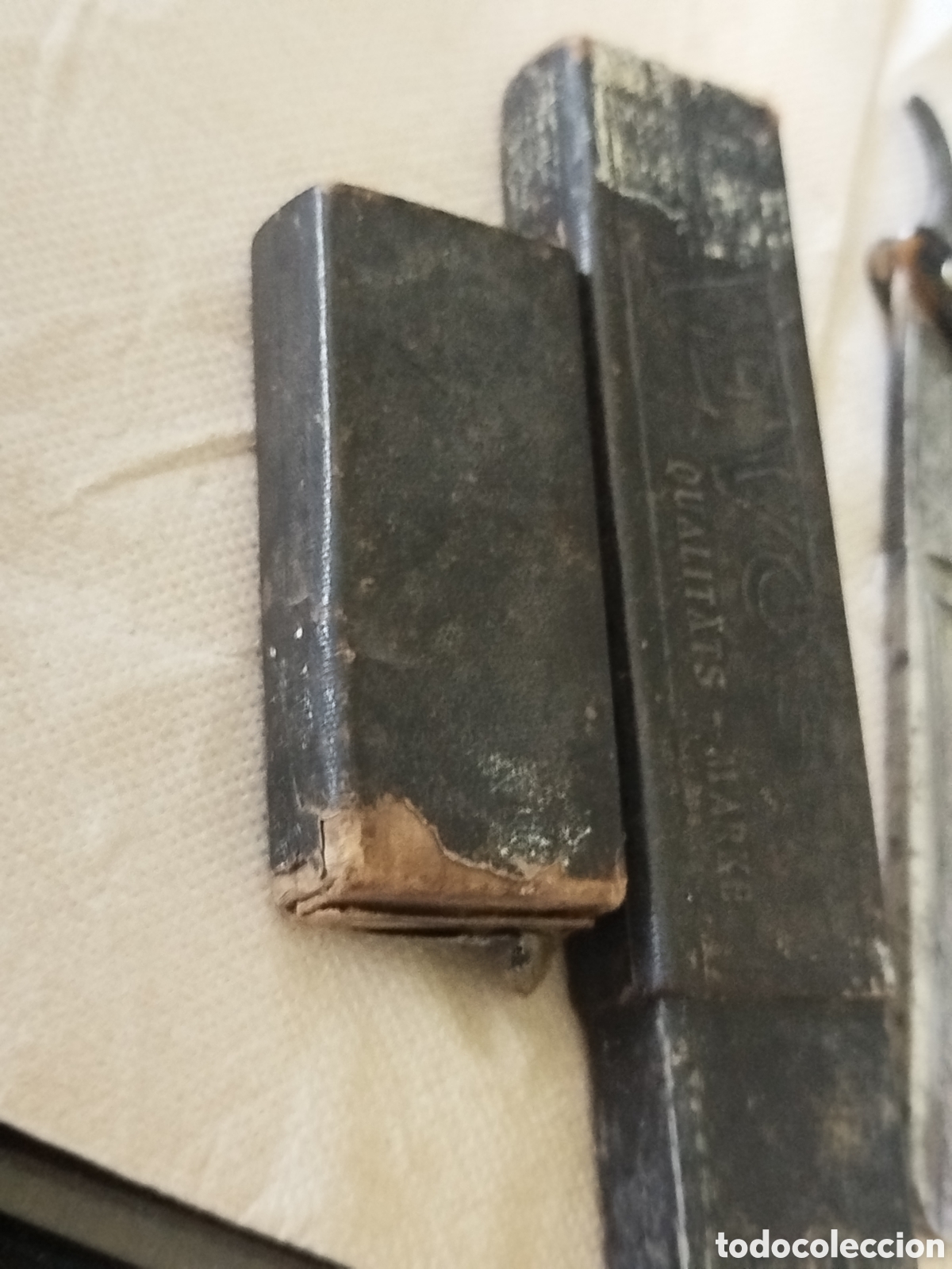 Antig&uuml;edades: Navaja de afeitar &rdquo;AEVOS&rdquo; con su caja. - Foto 3
