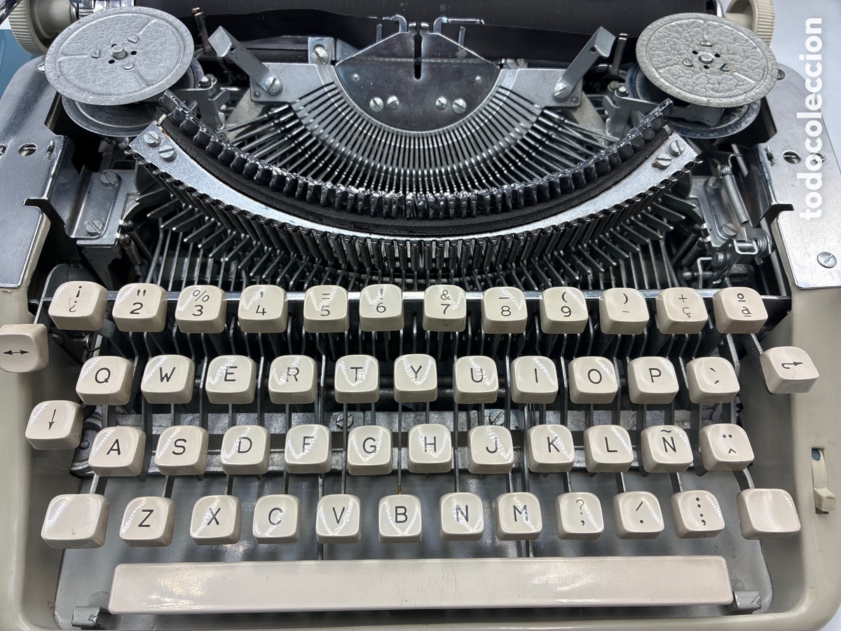 Antig&uuml;edades: M&aacute;quina de escribir Amaya. - Foto 3
