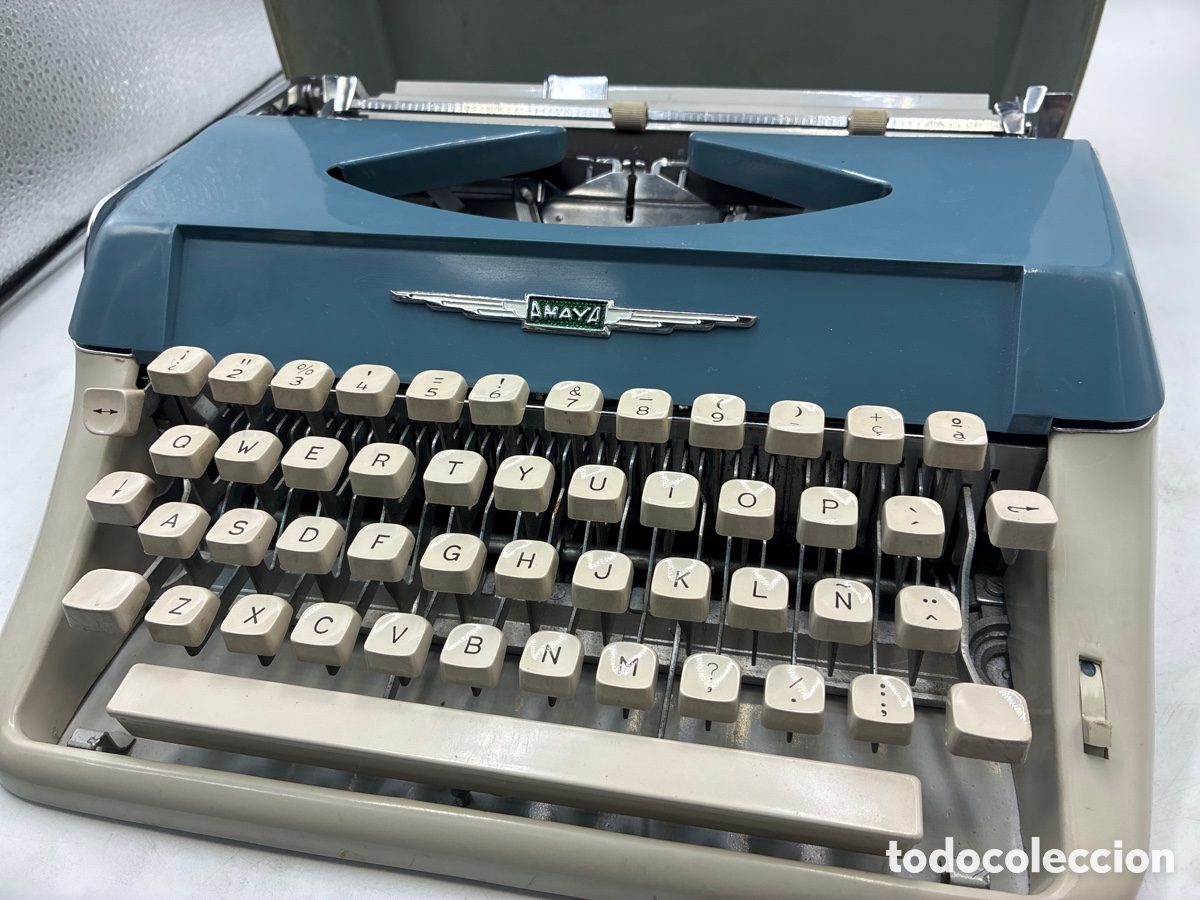 Antiguidades: M&aacute;quina de escribir Amaya.