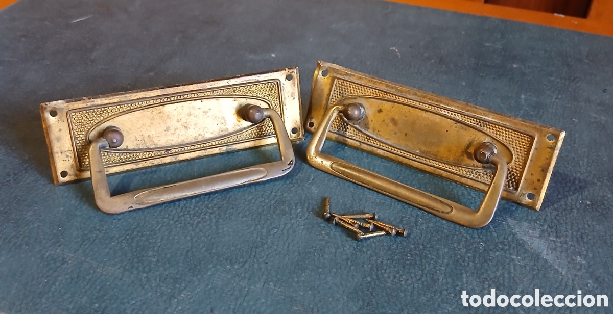 Antig&uuml;edades: 2 tiradores con placa de laton antiguos. 95x30mm
