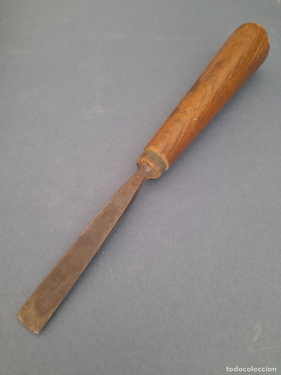 Antig&uuml;edades: gubia abierta con corte de 1,3cm aprox, largo 21,5cm aprox, probablemente taylor, england