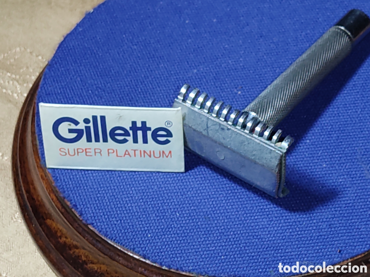 Antig&uuml;edades: Maquinilla Beter y Cuchilla de afeitar Gillette.