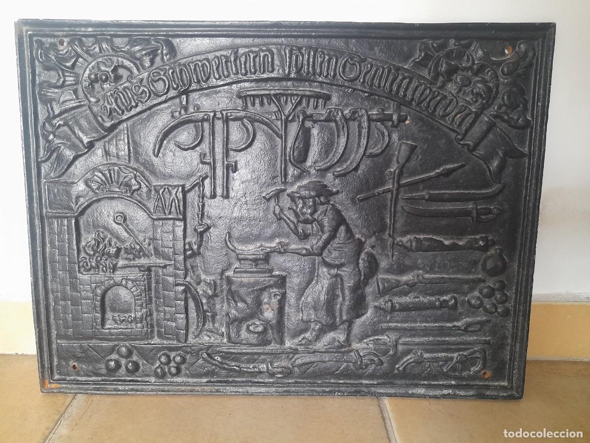 Antig&uuml;edades: Placa alemana de chimenea, hierro fundido, motivo de herrero, 38x51cm aprox, 11.6kg aprox