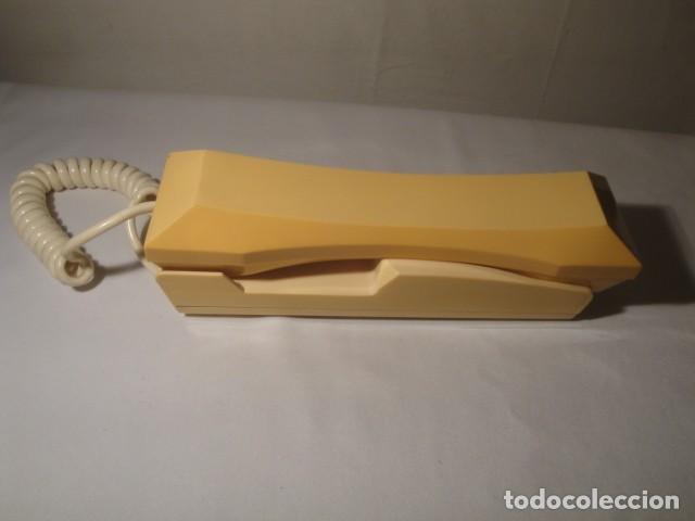 Tel&eacute;fonos: Tel&eacute;fono portero Tecniphone. Color crema. De finales de los 70&rsquo;.