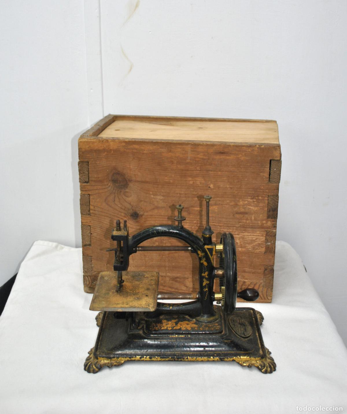 Antig&uuml;edades: M&aacute;quina coser Mauricio Bing con caja original