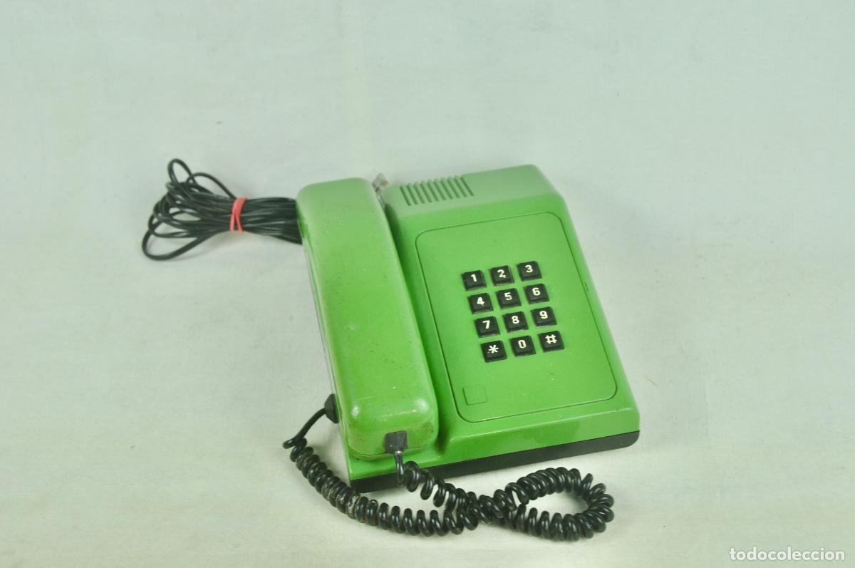 Telefones: Tel&eacute;fono de teclas verde claro botones negros