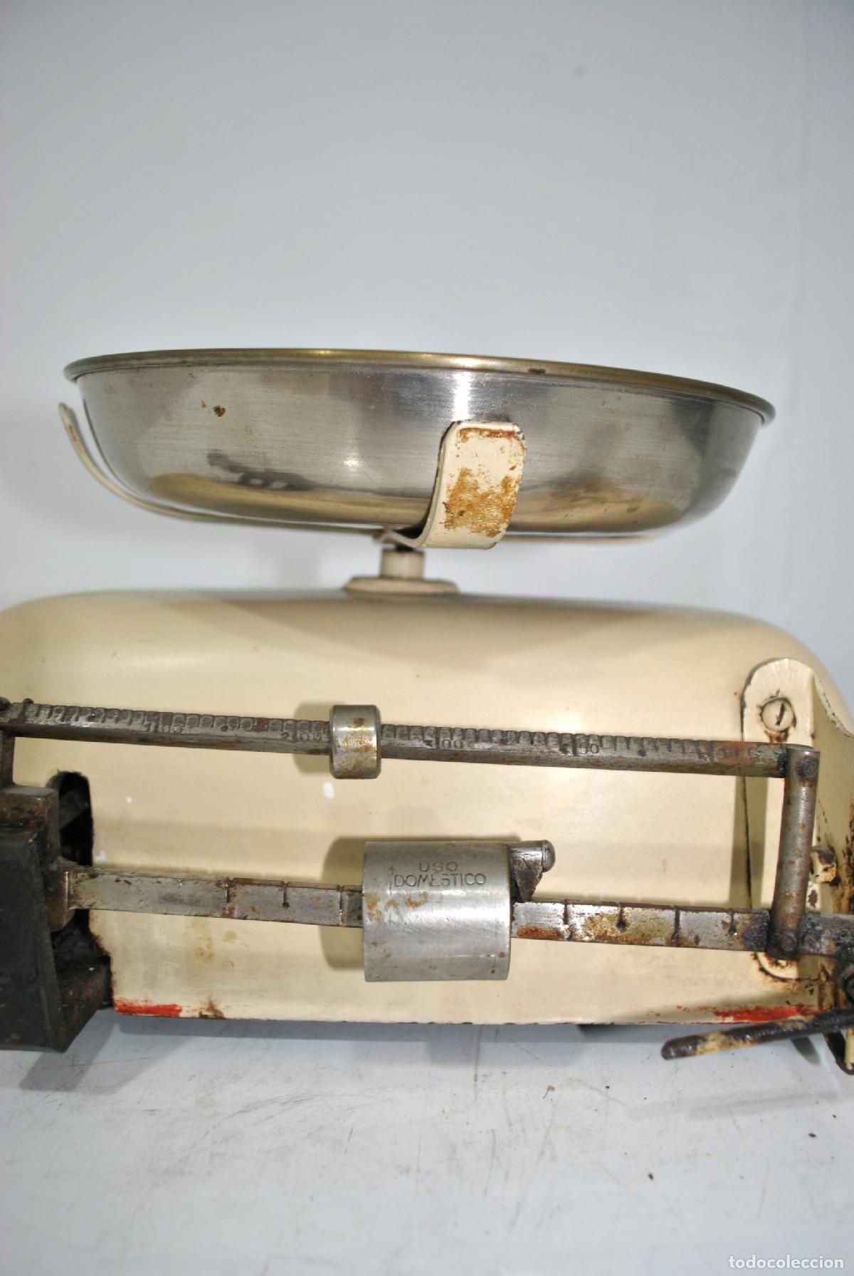 Antig&uuml;edades: B&aacute;scula vintage color crema - Foto 2