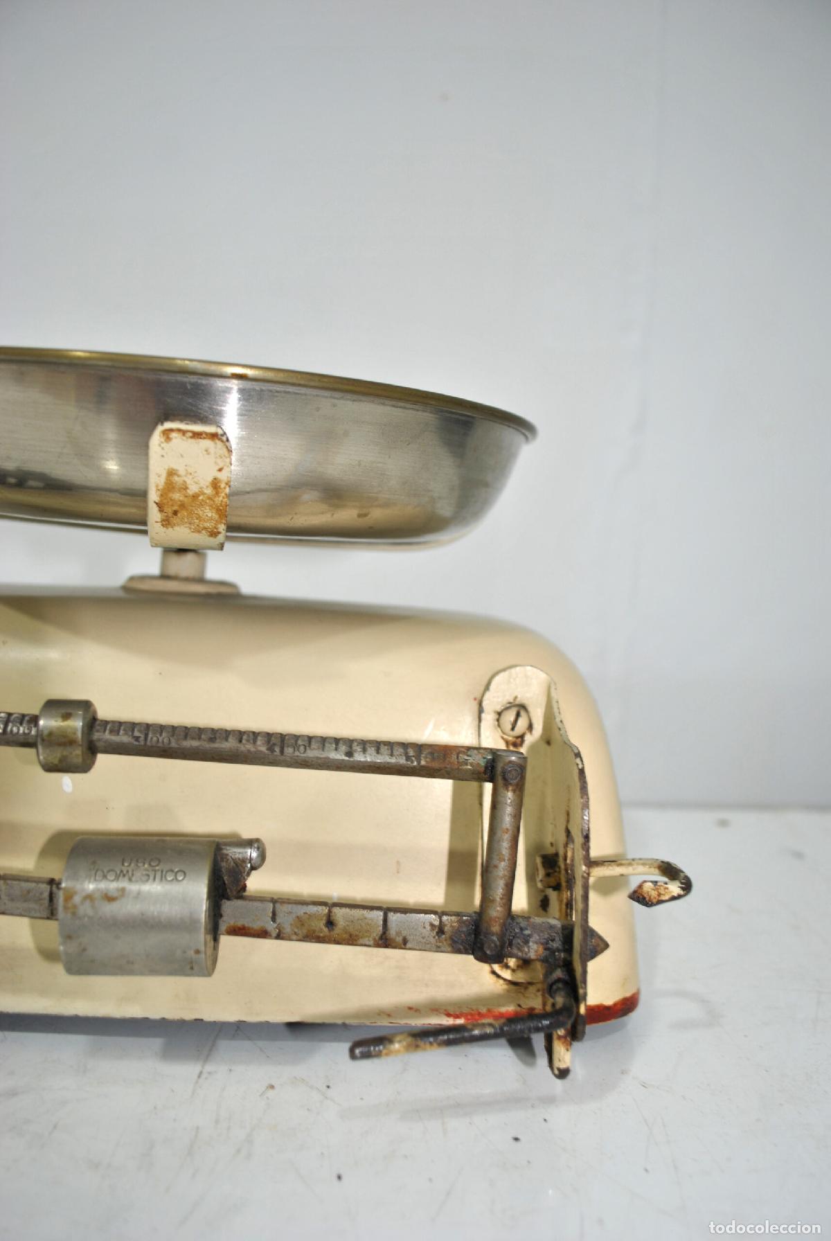 Antig&uuml;edades: B&aacute;scula vintage color crema - Foto 3