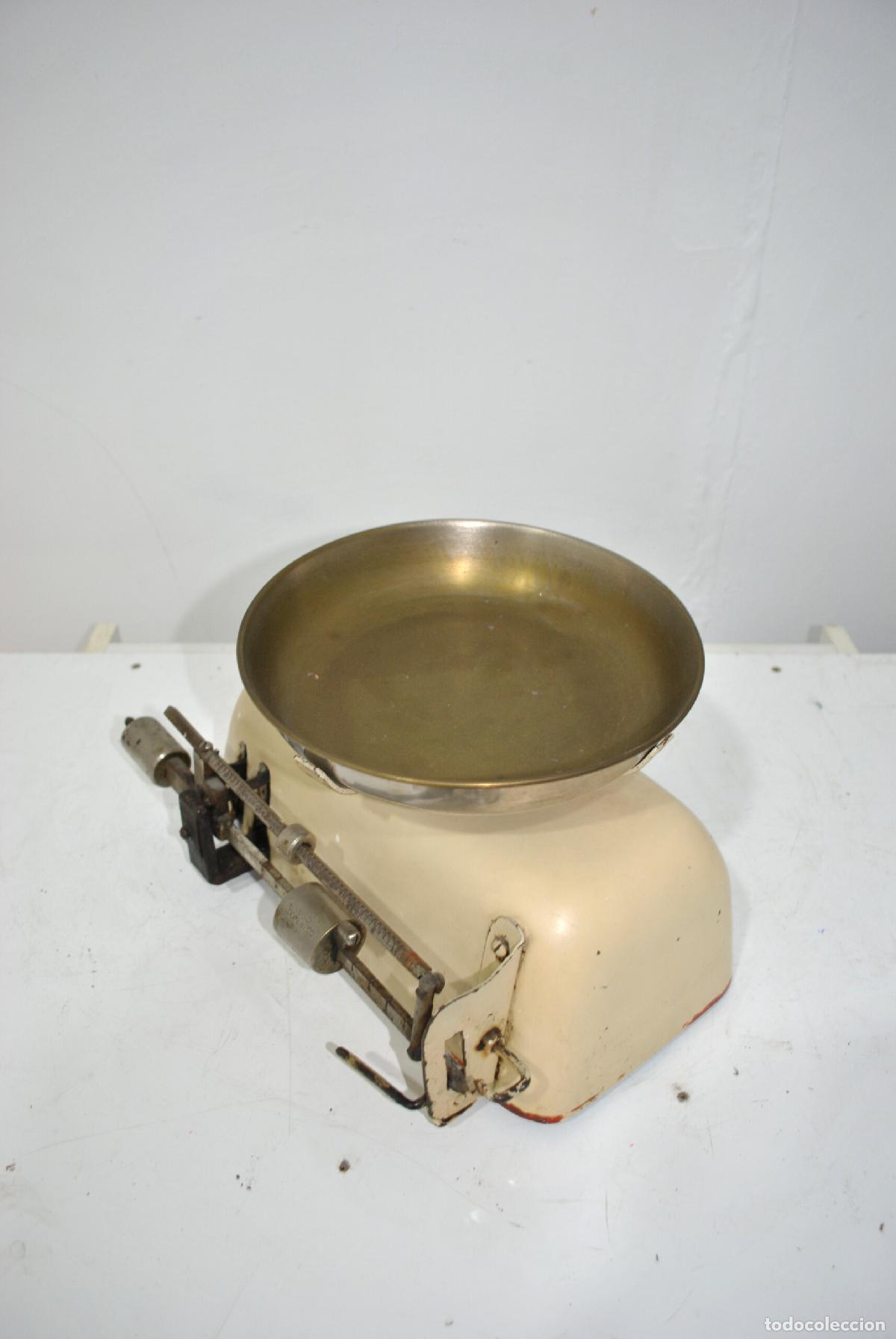 Antig&uuml;edades: B&aacute;scula vintage color crema - Foto 5