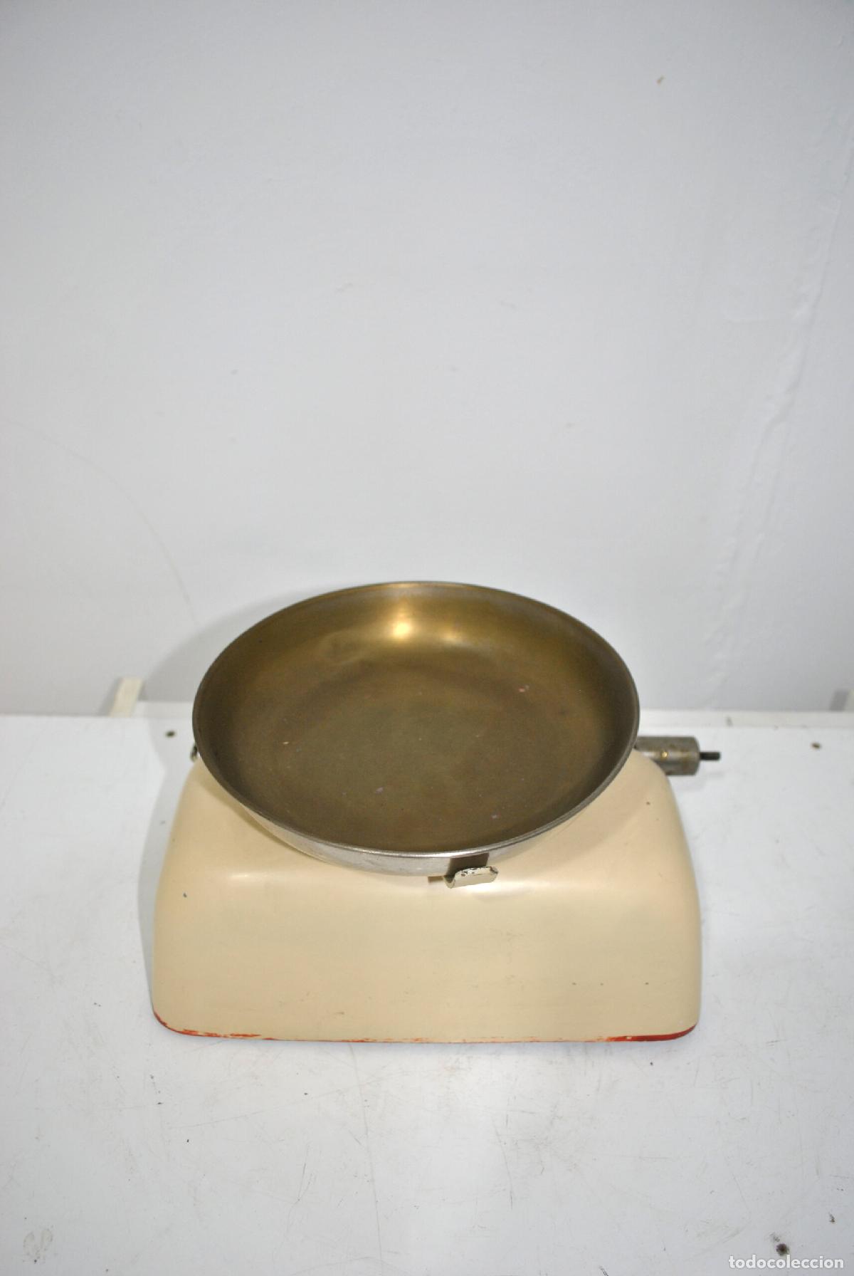 Antig&uuml;edades: B&aacute;scula vintage color crema - Foto 6
