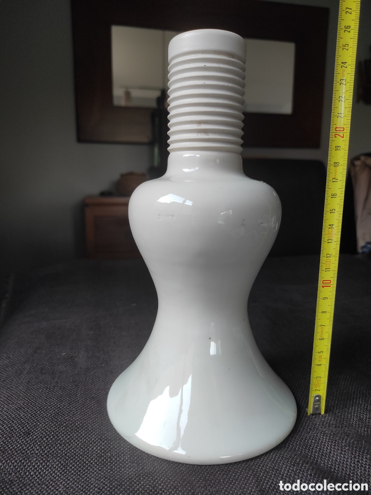 Antig&uuml;edades: Gran aislador el&eacute;ctrico industrial de porcelana vitrificada blanca &ndash; Ref. 2217