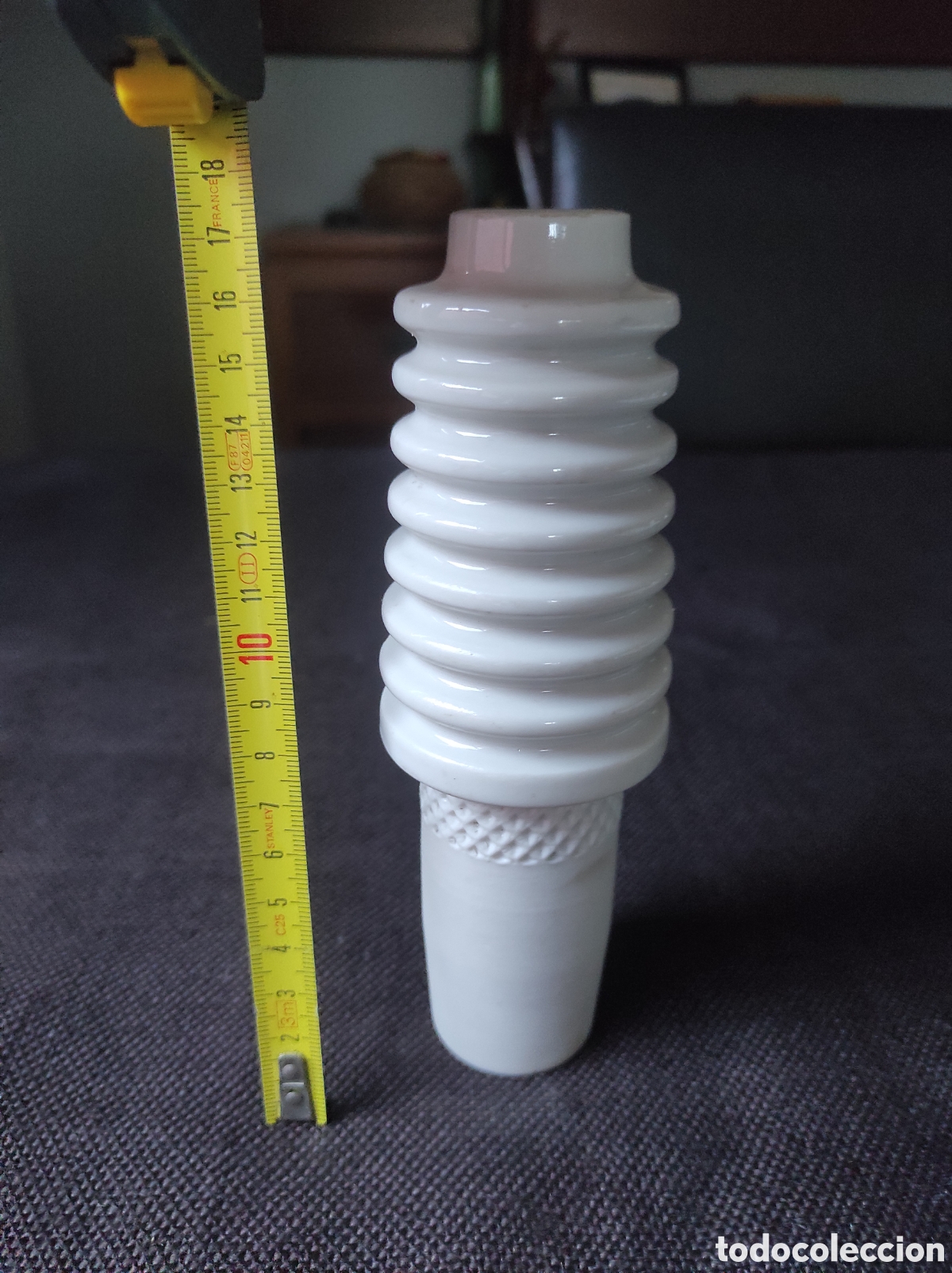 Antig&uuml;edades: Aislador el&eacute;ctrico industrial de porcelana vitrificada blanca