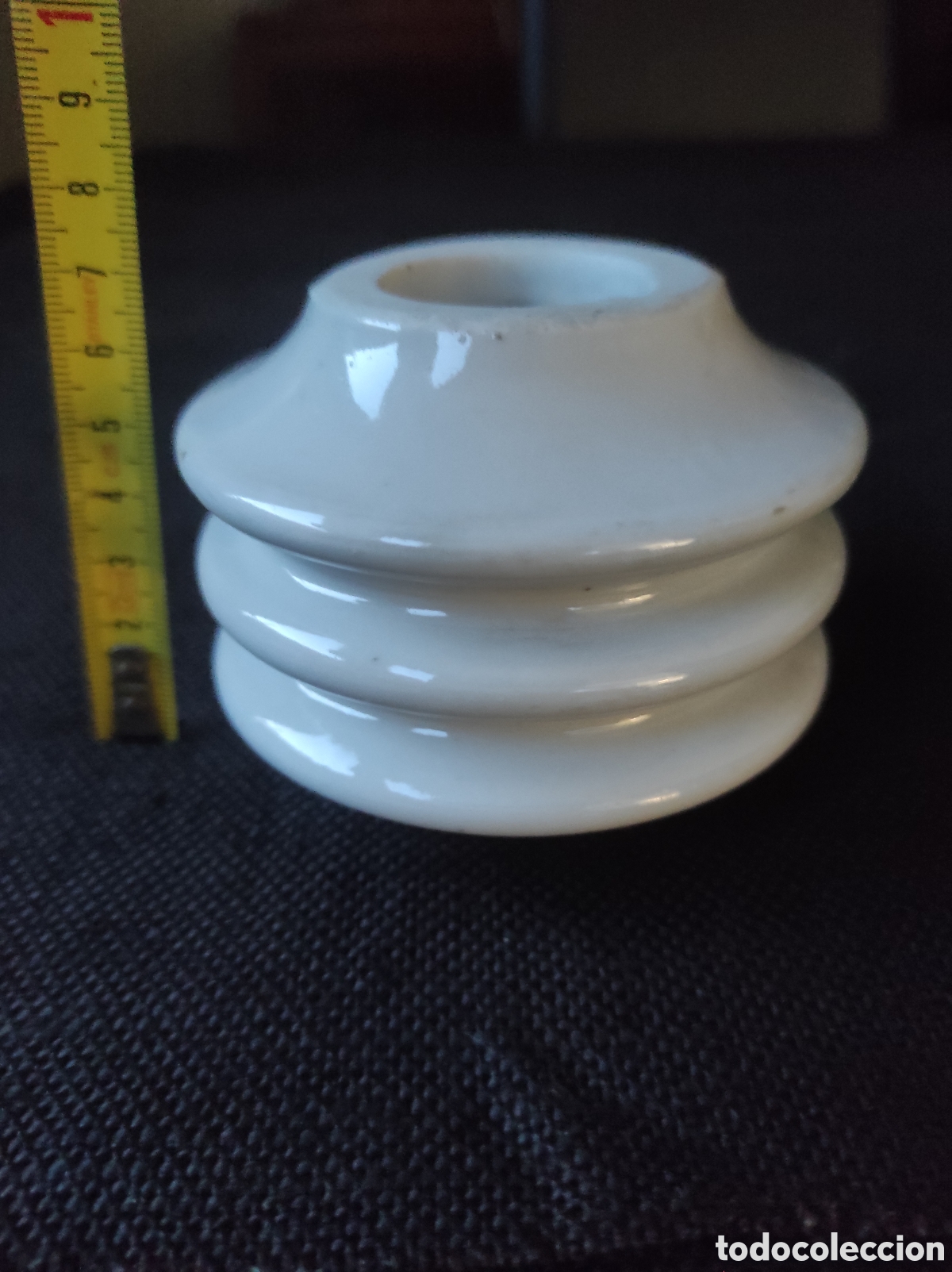 Antig&uuml;edades: Aislador el&eacute;ctrico industrial de porcelana vitrificada blanca