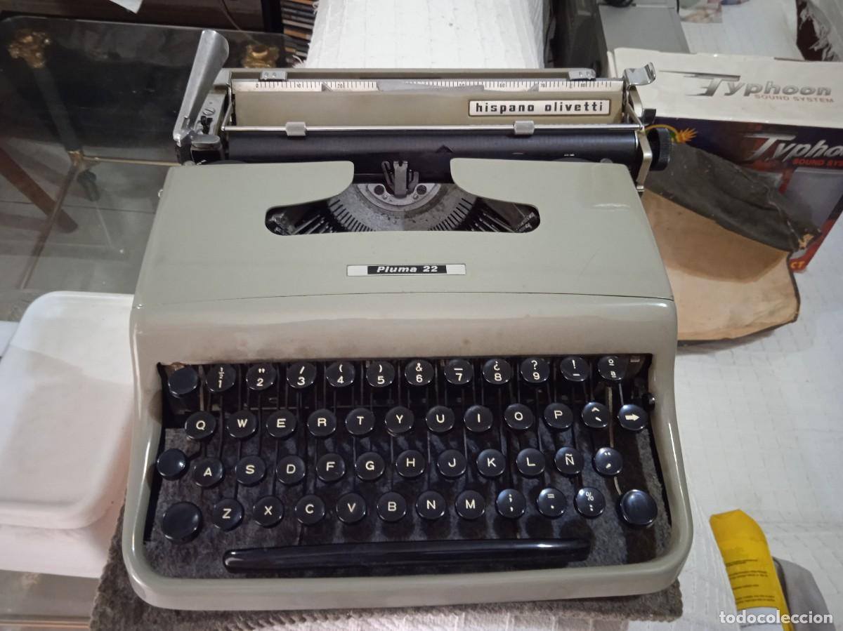 Antig&uuml;edades: M&aacute;quina de escribir Olivetti pluma 22