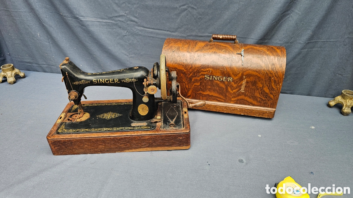Antig&uuml;edades: Antigua m&aacute;quina de coser Singer manual de sobremesa