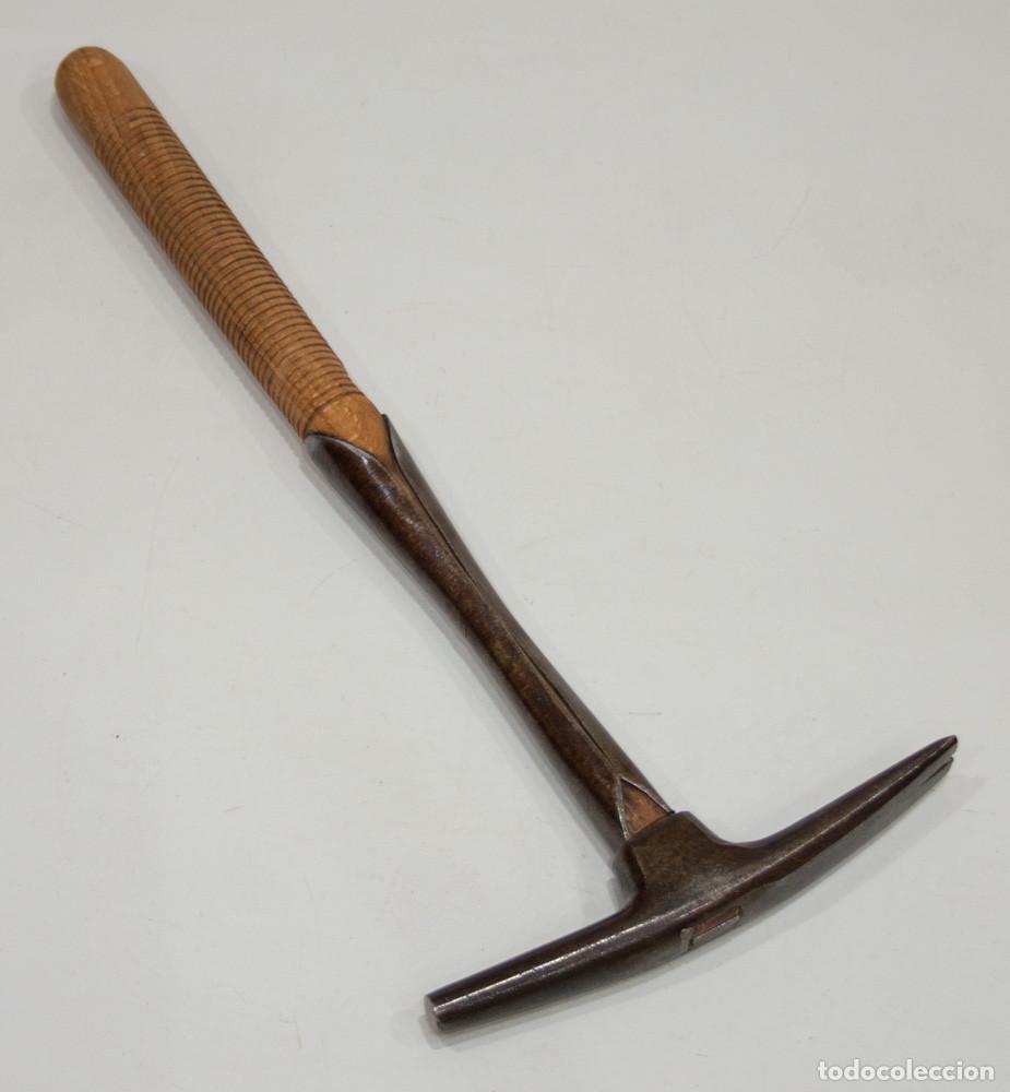 Antig&uuml;edades: ANTIGUO MARTILLO DE TAPICERO BOST FRERES N&ordm; 8. FINALES SIGLO XIX - PRINCIPIOS DEL XX.