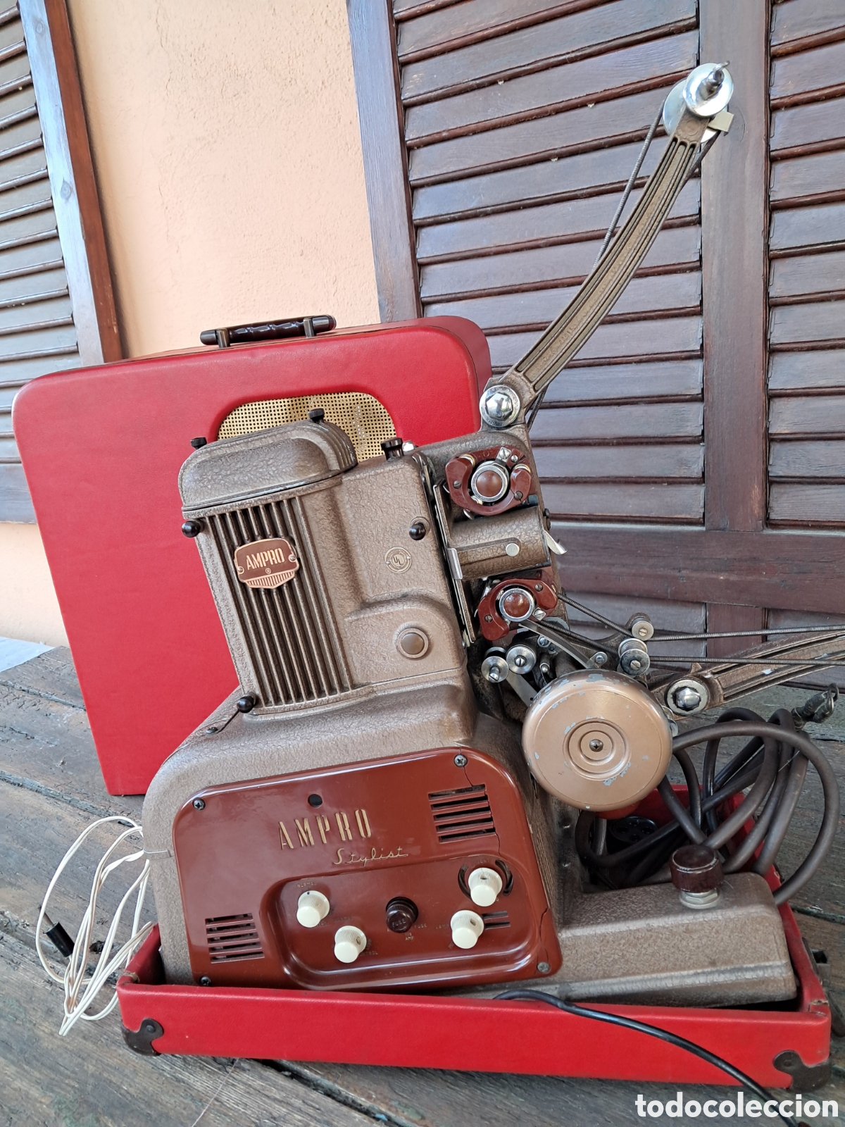 Antig&uuml;edades: Projector de cinema cl&agrave;ssic Ampro Stylist de 16 mm, fabricat originalment per a Chicago