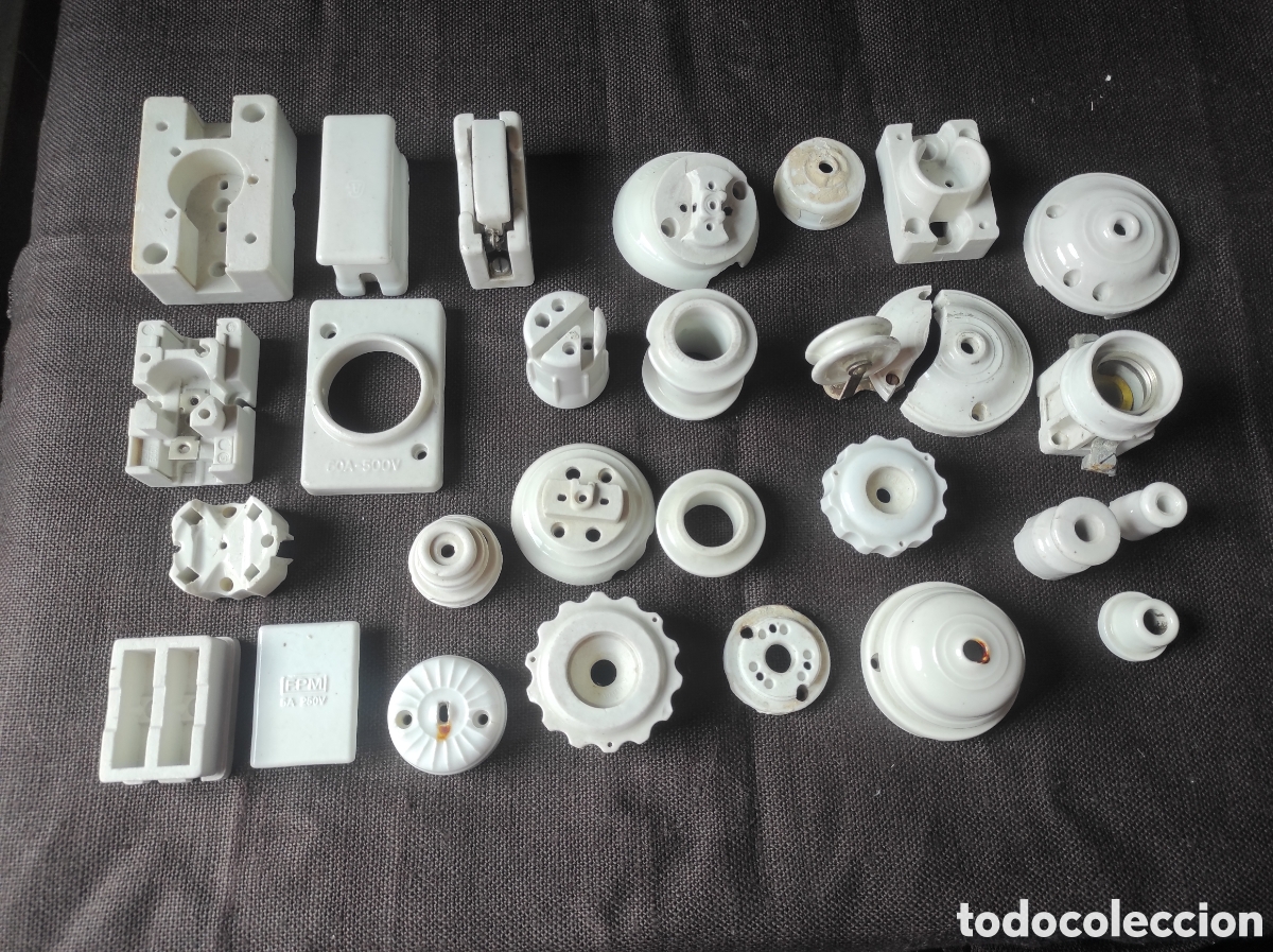 Antig&uuml;edades: Gran lote de componentes el&eacute;ctricos antiguos de porcelana blanca