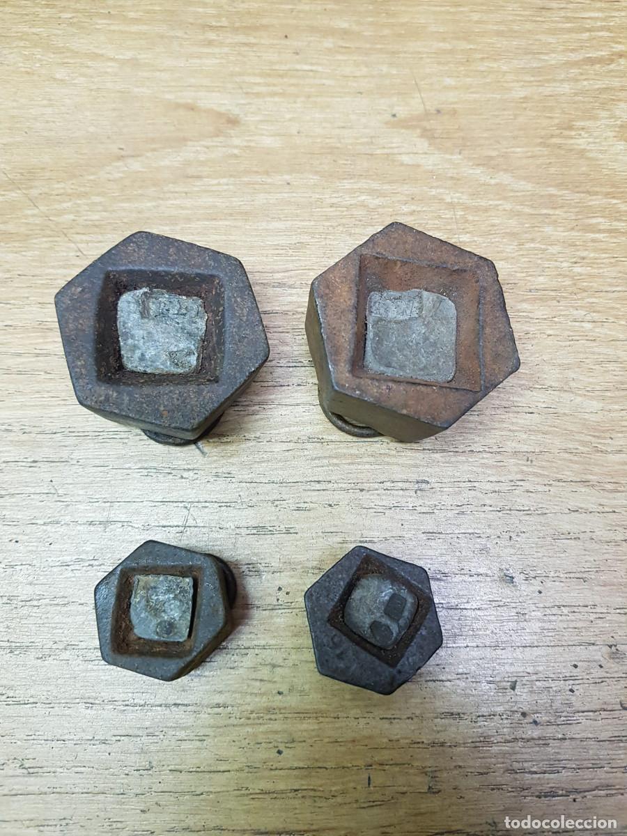 Antig&uuml;edades: LOTE DE 4 PESAS-2 DE 2 HECTOGRAMOS Y 2 DE 1/2 HECTOGRAMO - Foto 3