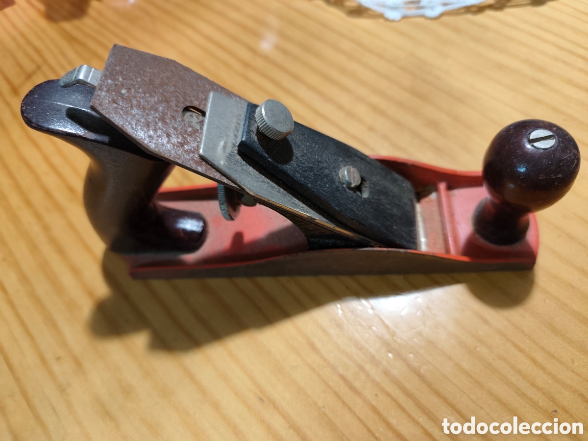 Antig&uuml;edades: Antiguo Cepillo de Carpintero. Hierro y madera. 23 cm