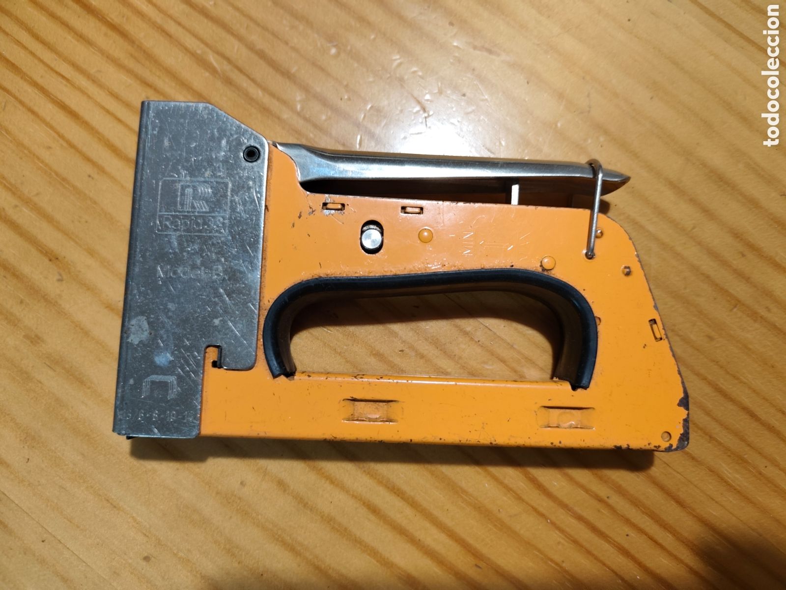 Antig&uuml;edades: Grapadora vintage pistola de mano Rapid 33. Model B.