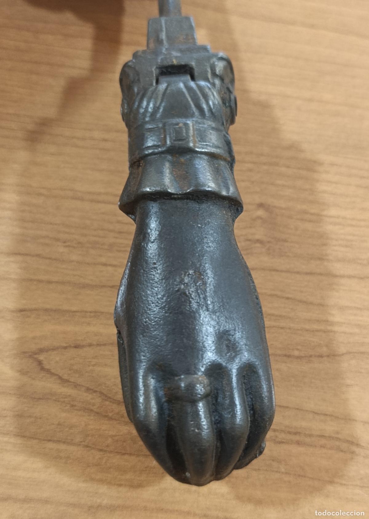 Antig&uuml;edades: ALDABA LLAMADOR MANO DE FATIMA. HIERRO FUNDIDO.