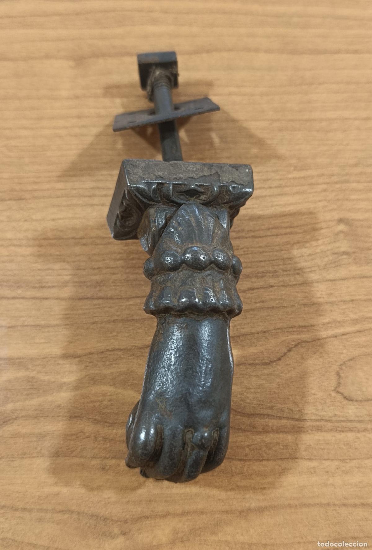 Antig&uuml;edades: ALDABA LLAMADOR MANO DE FATIMA. HIERRO FUNDIDO.
