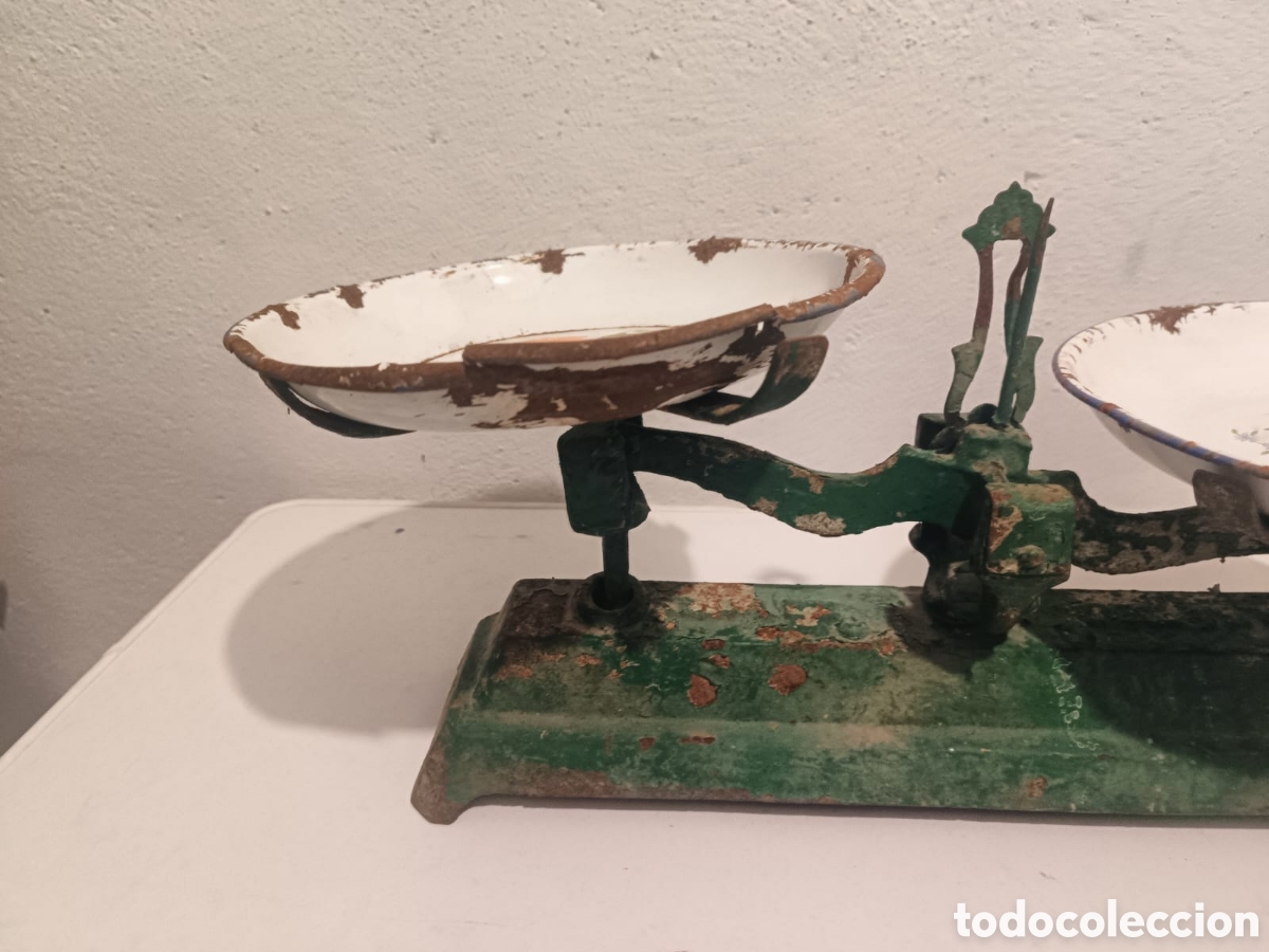Antig&uuml;edades: Antigua bascula de comercio de hierro para restaurar - Foto 3