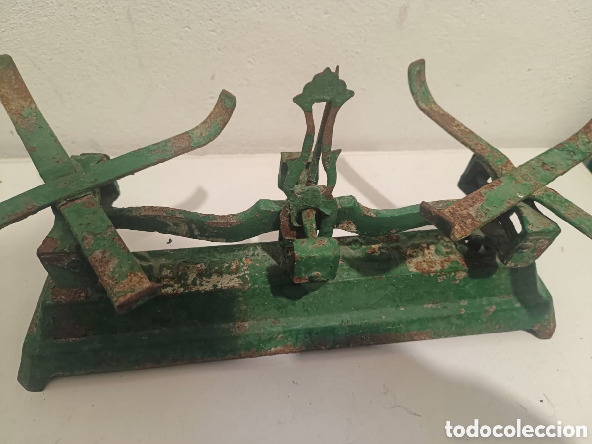 Antig&uuml;edades: Antigua bascula de comercio de hierro para restaurar - Foto 4