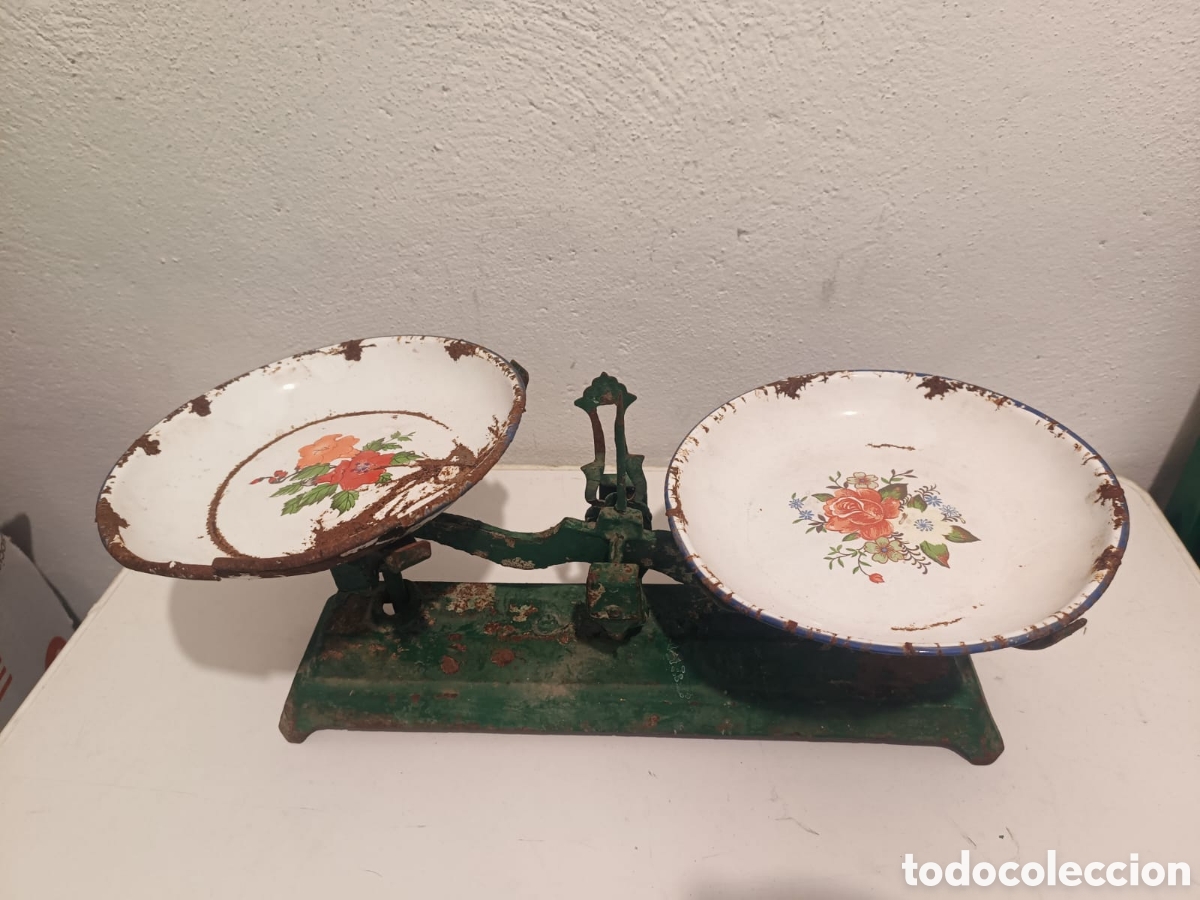 Antig&uuml;edades: Antigua bascula de comercio de hierro para restaurar - Foto 1