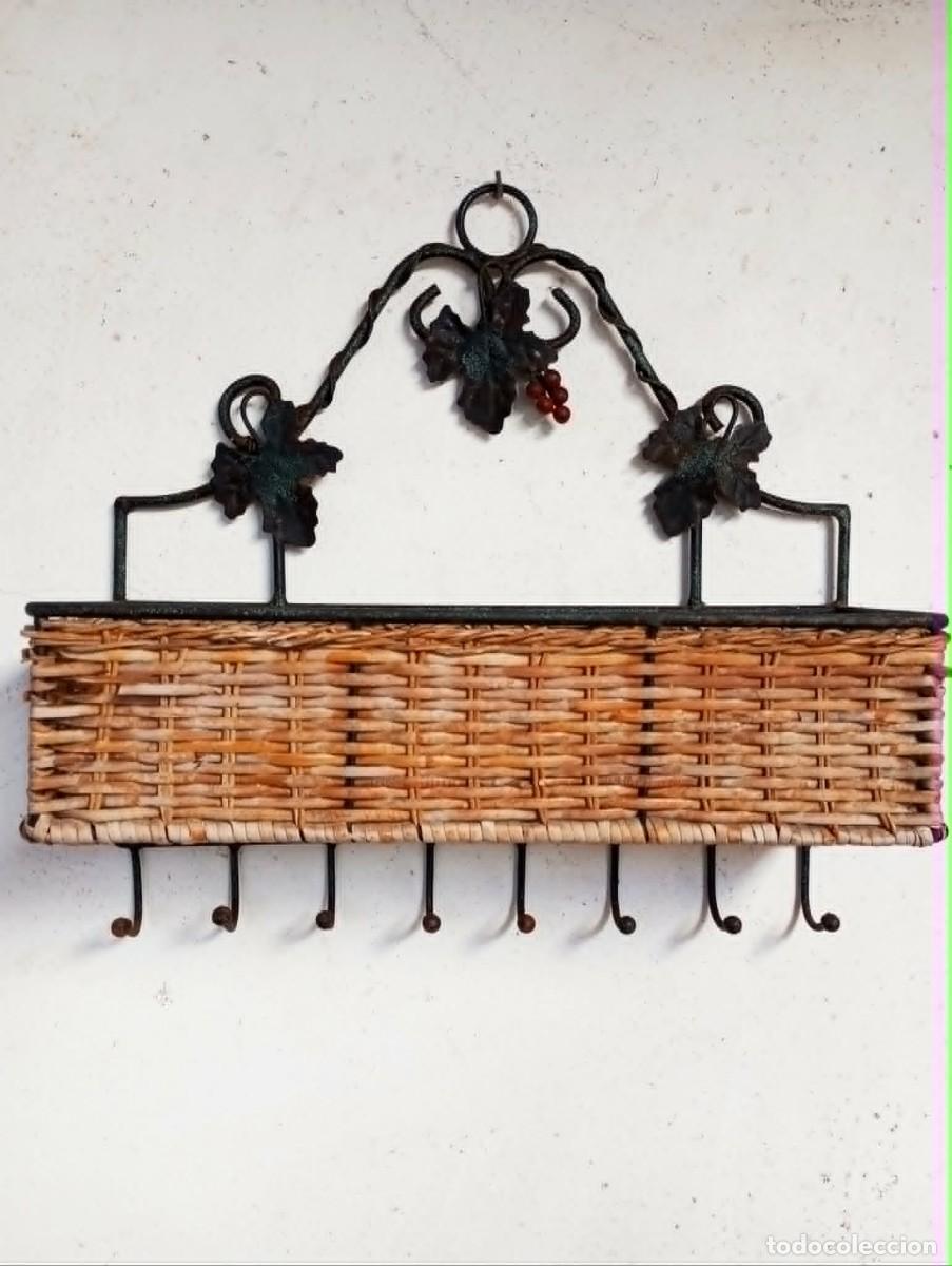 Antig&uuml;edades: preciosa percha hierro, cesta, estante hierro forja, clasica, ideal exterior,casa rural