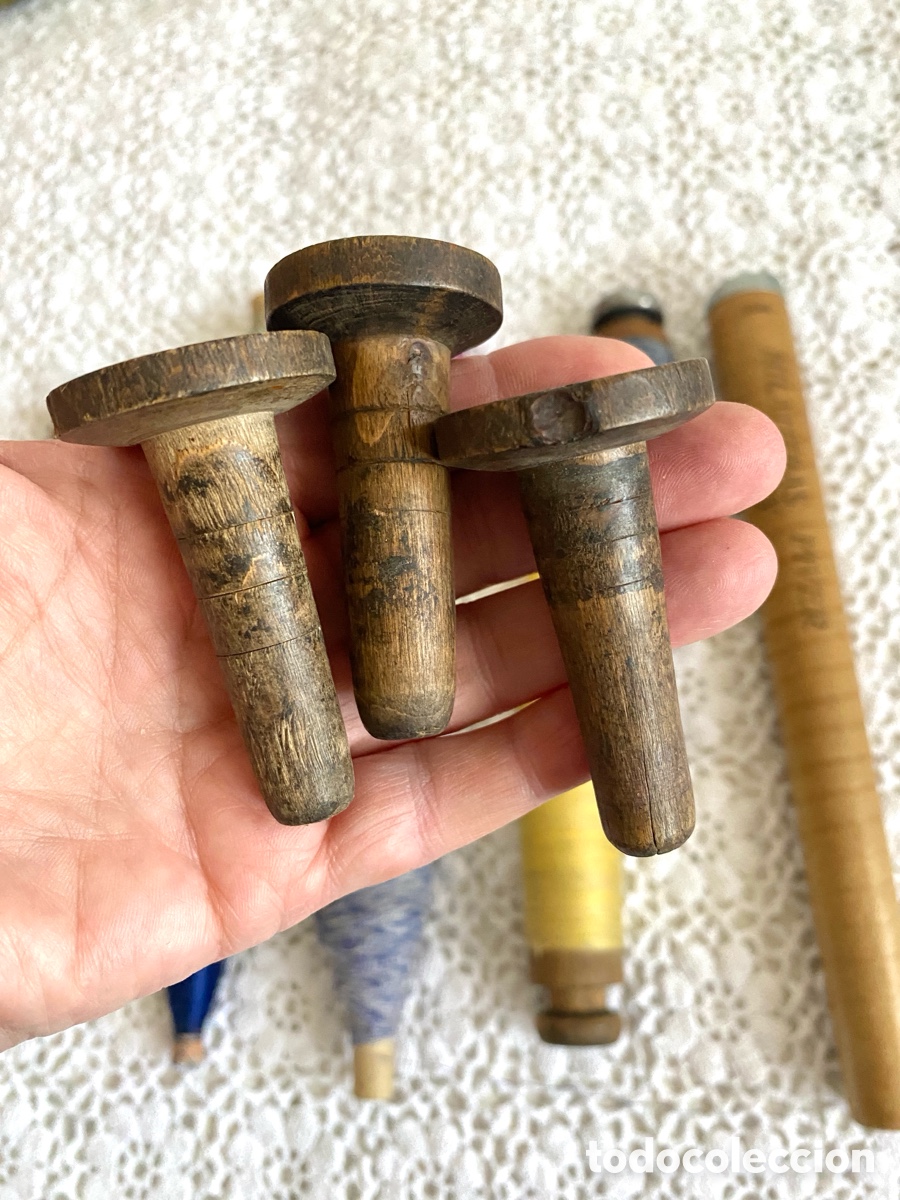 Antig&uuml;edades: Antiguas bobinas de hilo y material de telar industrial - Foto 9