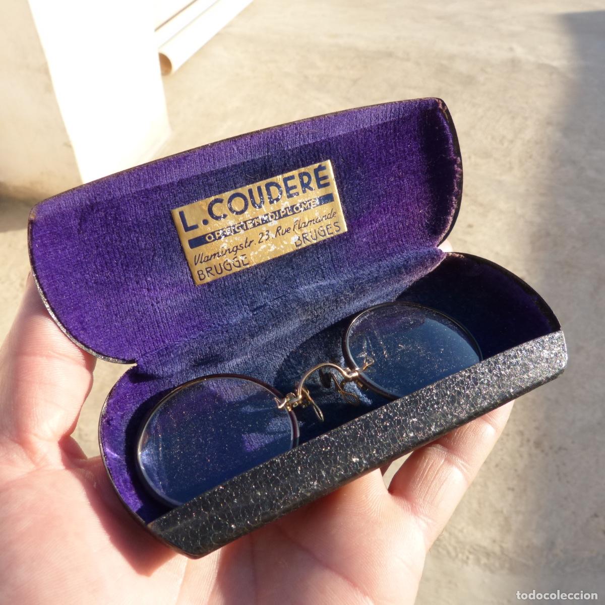 Antig&uuml;edades: Antiguos anteojos, gafas quevedos, en su funda.