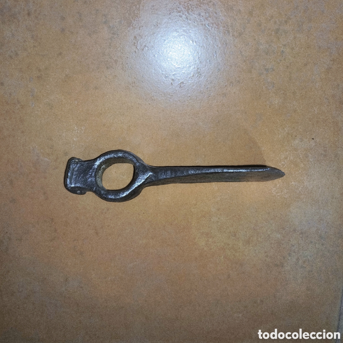 Antig&uuml;edades: Hacha Minera de forja s.XIX - Foto 4