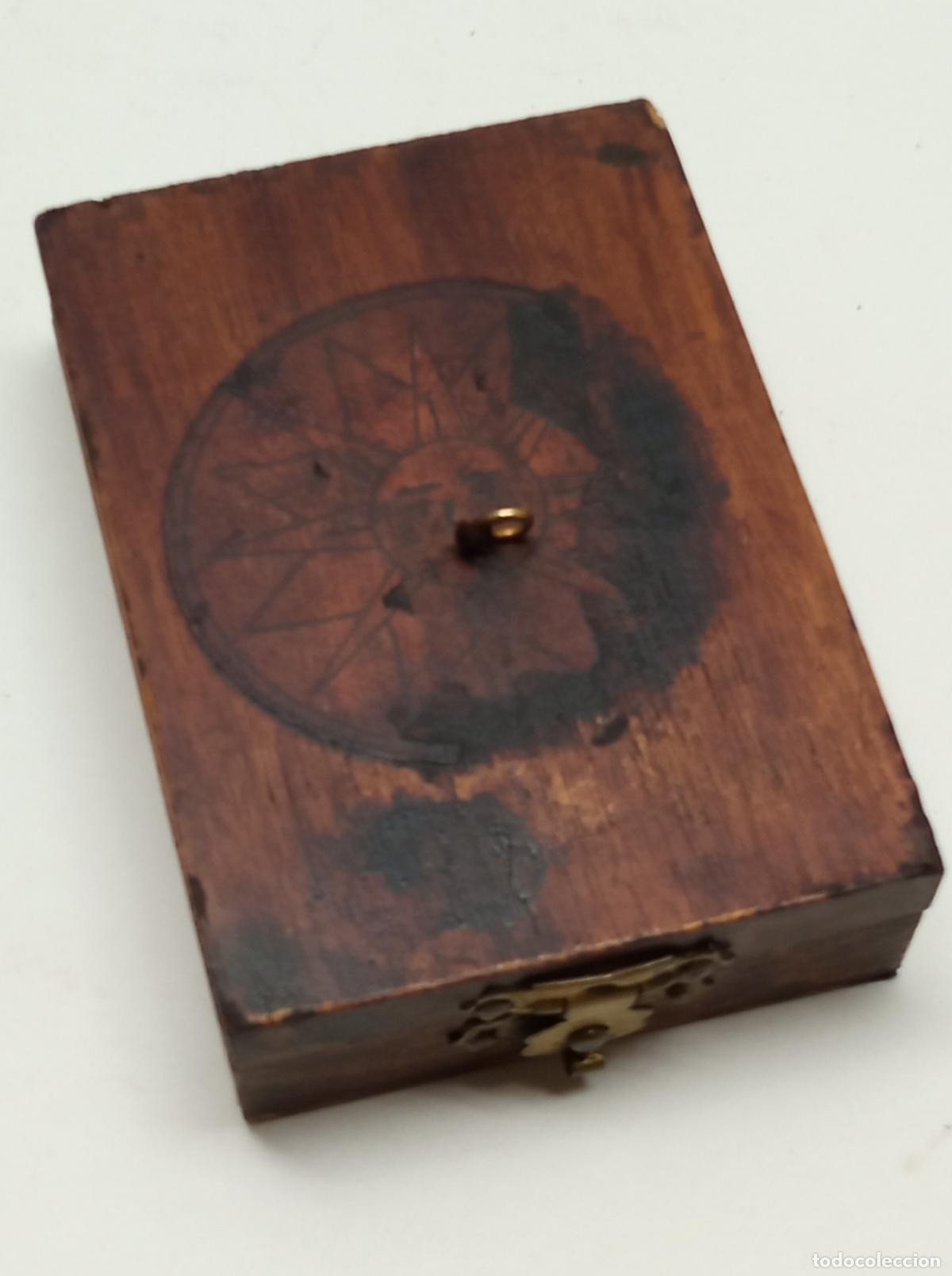 Antig&uuml;edades: Rull Menorca - Reloj solar port&aacute;til con br&uacute;jula - caja de madera con Sol