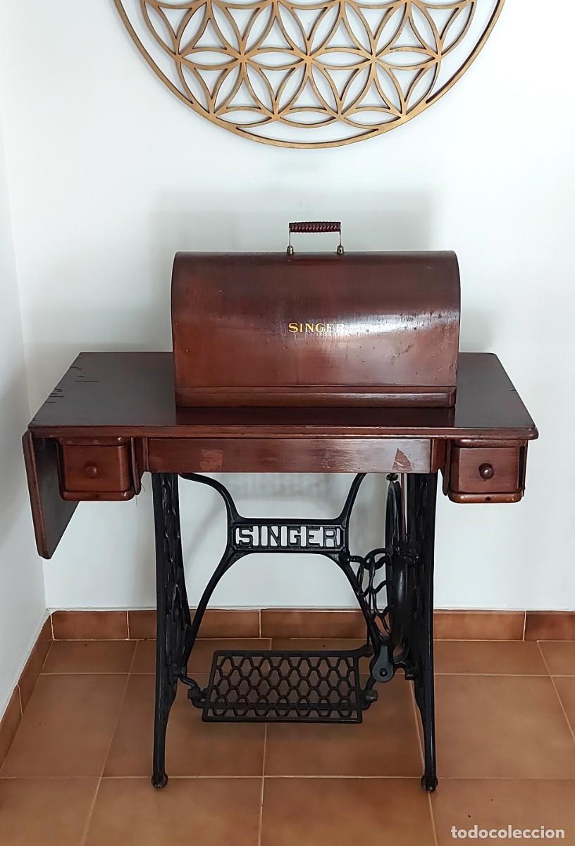 Antig&uuml;edades: SINGER 1921 &ndash; Con Mueble, Luz y Funcionando. - Foto 1