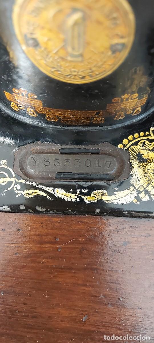 Antig&uuml;edades: SINGER 1921 &ndash; Con Mueble, Luz y Funcionando. - Foto 3