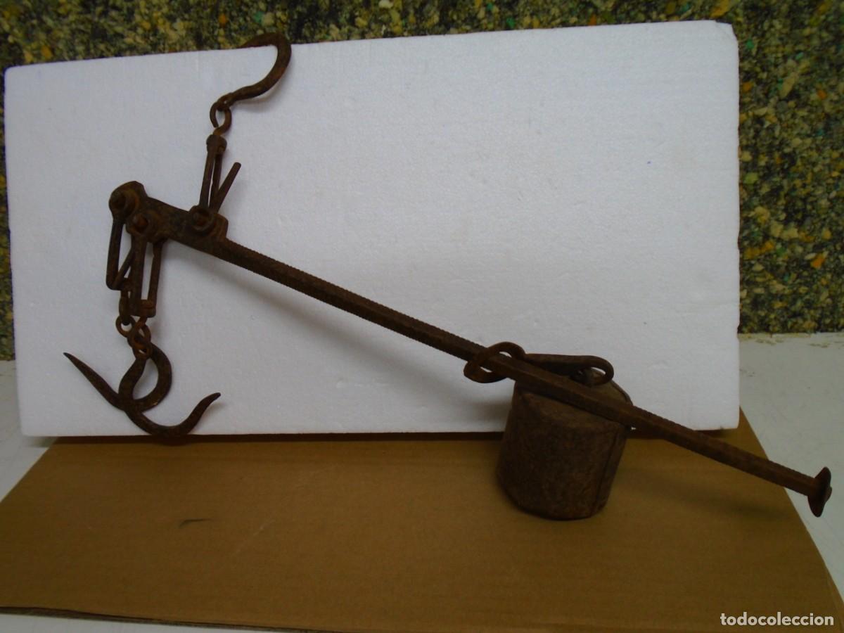 Antiquit&auml;ten: ANTIGUO PESO/ROMANA DE HIERRO FORJADO.BRAZO 36 CM.VER FOTOS.