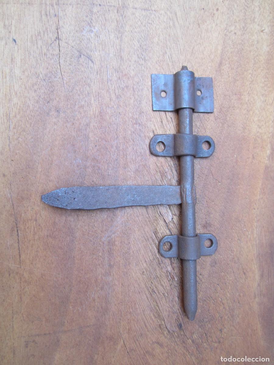 Antig&uuml;edades: Cerrojo antiguo hierro forjado, 21.7 cm.