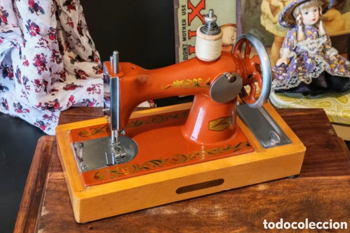 Antig&uuml;edades: M&aacute;quina coser juguete antigua USSR