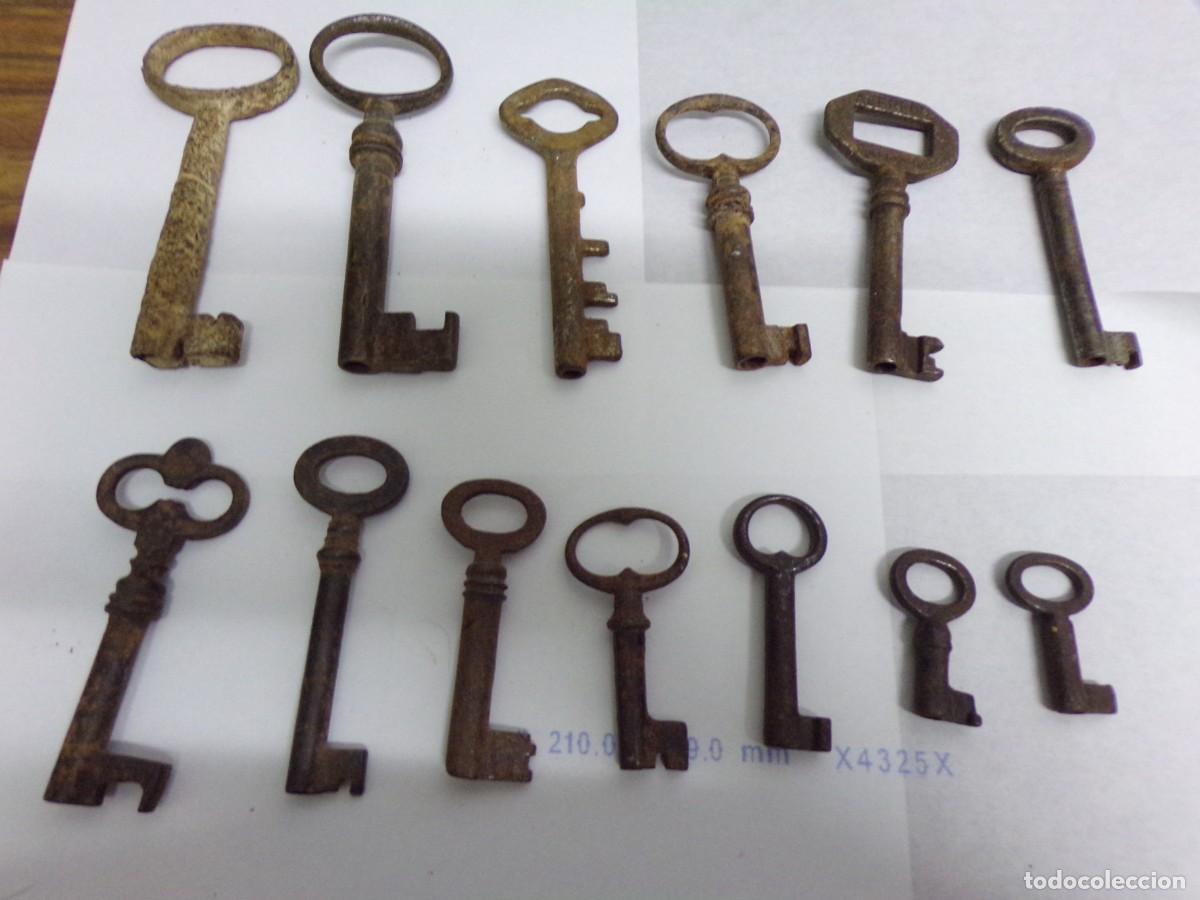 Antig&uuml;edades: ESTAMOS LIQUIDANDO. lote de 13 llaves antiguas.