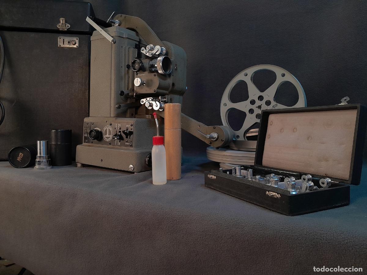 Antig&uuml;edades: PROYECTOR CINEMATOGR&Aacute;FICO DE 16MM BOLEX PAILLARD MODELO M-8 CON MALET&Iacute;N Y KIT DE ACCESORIOS
